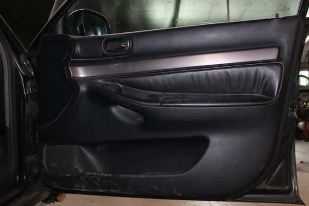 Foto: TÜR VORN RECHTS eines Audi A4 Avant 1.6