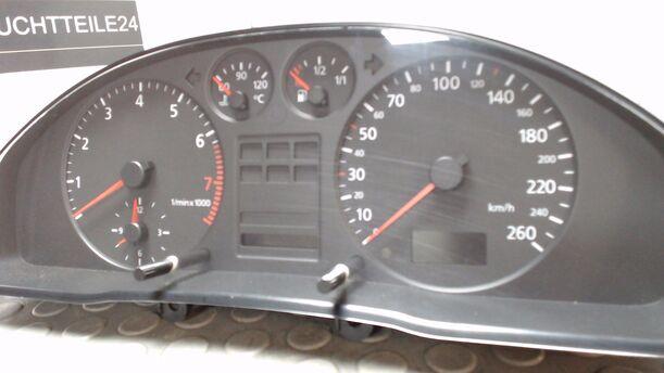 Foto: TACHOEINHEIT / KOMBIINSTRUMENT eines Audi A4 Avant 1.6