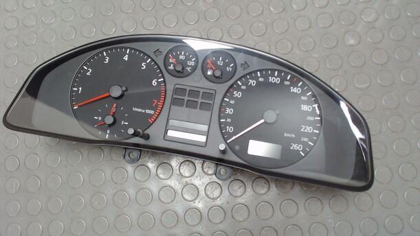 Foto: TACHOEINHEIT / KOMBIINSTRUMENT eines Audi A4 Avant 1.6