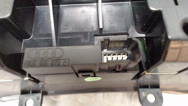 Foto: TACHOEINHEIT / KOMBIINSTRUMENT eines Audi A4 Avant 1.6