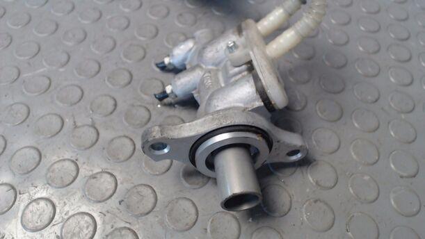 Foto: HAUPTBREMSZYLINDER eines Opel Meriva 1.7 CDTI DPF