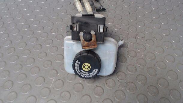 Foto: HAUPTBREMSZYLINDER eines Opel Meriva 1.7 CDTI DPF