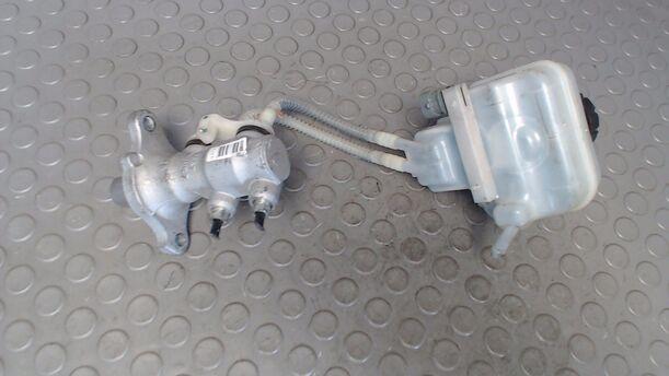 Foto: HAUPTBREMSZYLINDER eines Opel Meriva 1.7 CDTI DPF