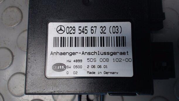 Foto: STEUERGERÄT ANHÄNGERKUPPLUNG eines Mercedes-Benz C 200 Kompressor
