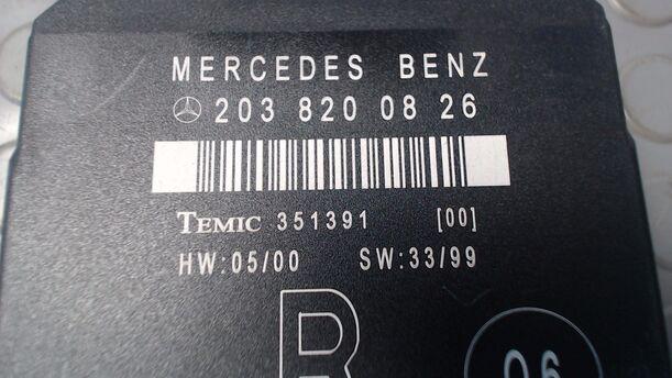 Foto: TÜRSTEUERGERÄT HINTEN RECHTS eines Mercedes-Benz C 200 Kompressor