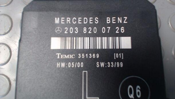 Foto: TÜRSTEUERGERÄT HINTEN LINKS eines Mercedes-Benz C 200 Kompressor