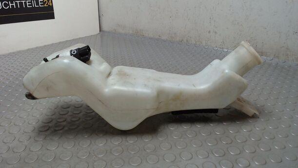 Foto: SCHEIBENWASCHBEHÄLTER eines BMW 520i 24V