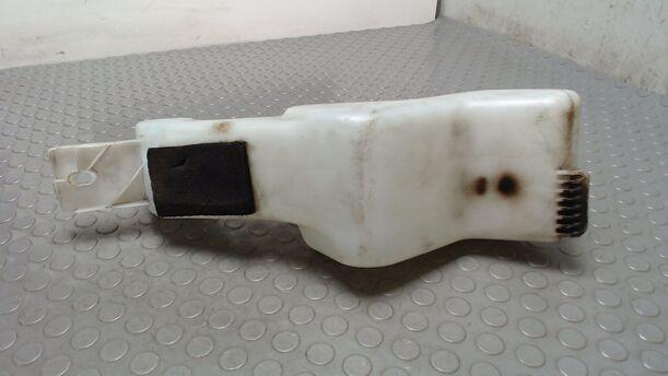 Foto: SCHEIBENWASCHBEHÄLTER eines BMW 520i 24V