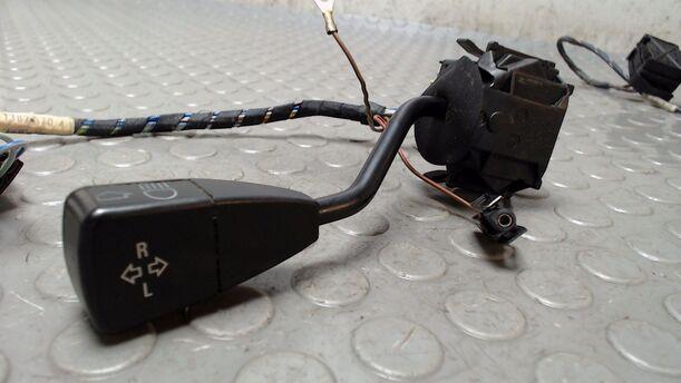 Foto: BLINKERSCHALTER eines BMW 520i 24V