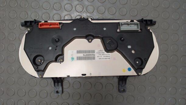 Foto: TACHOEINHEIT / KOMBIINSTRUMENT eines Renault Clio 1.2 16 V LS