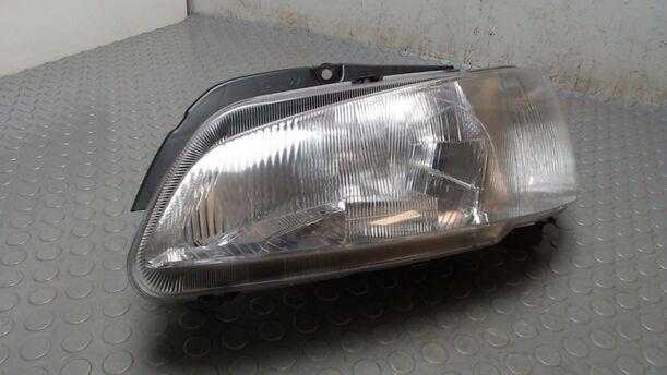 Foto: SCHEINWERFER LINKS eines Peugeot 106