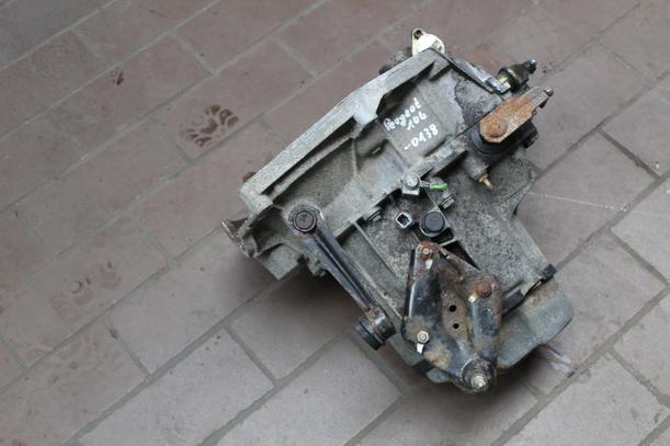 Foto: SCHALTGETRIEBE 5-GANG eines Peugeot 106