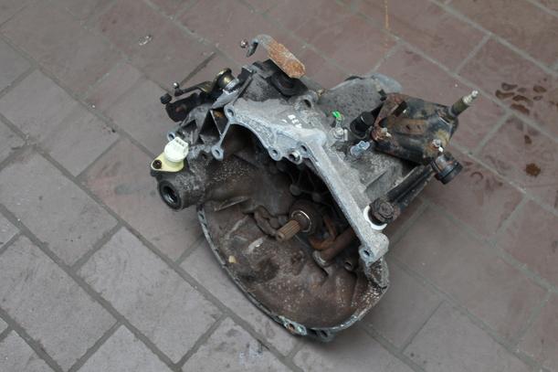 Foto: SCHALTGETRIEBE 5-GANG eines Peugeot 106