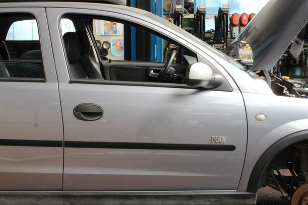 Foto: TÜR VORN RECHTS (4/5-Türer) eines Opel Corsa 1.2 16V