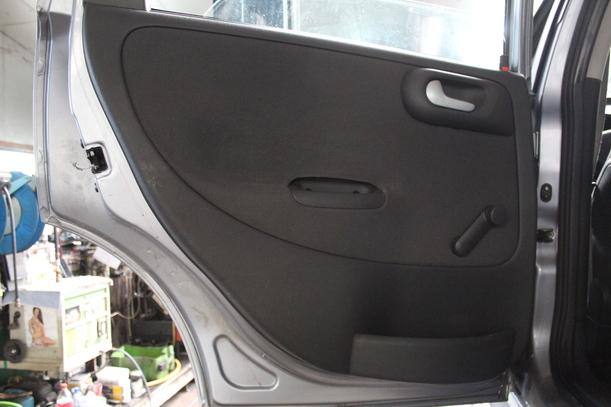 Foto: TÜR HINTEN LINKS eines Opel Corsa 1.2 16V