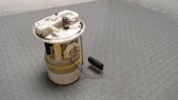 Foto: KRAFTSTOFFPUMPE eines Renault Clio 1.2 16 V Swing