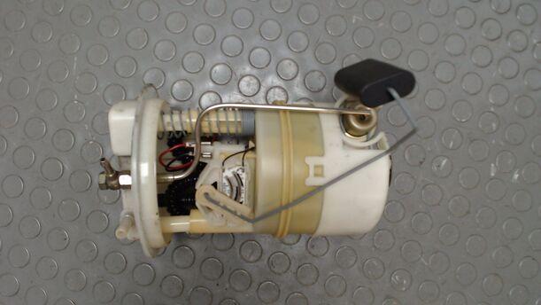Foto: KRAFTSTOFFPUMPE eines Renault Clio 1.2 16 V Swing