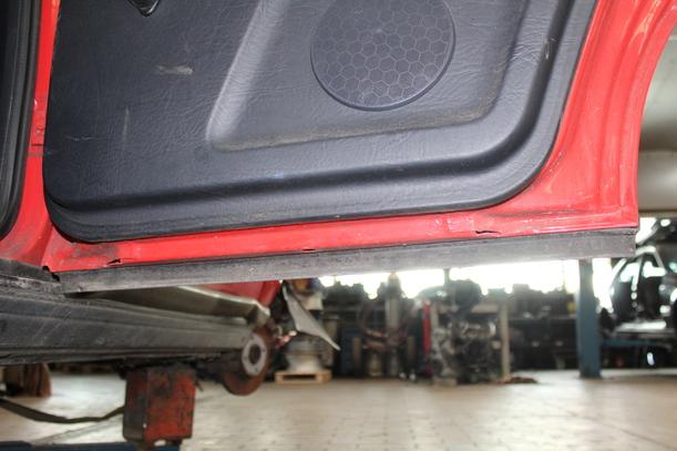Foto: TÜR HINTEN RECHTS eines Audi 80 Avant 2.0 E