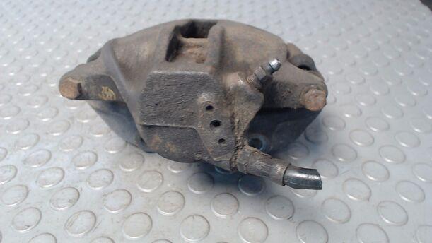 Foto: BREMSSATTEL VORN LINKS eines Audi 80 Avant 2.0 E