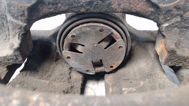 Foto: BREMSSATTEL VORN LINKS eines Audi 80 Avant 2.0 E