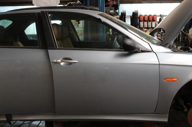Foto: TÜR VORN RECHTS eines Alfa Romeo 156 1.9 JTD