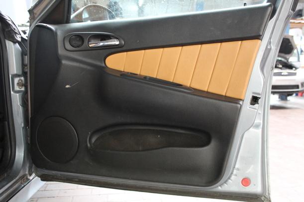 Foto: TÜR VORN RECHTS eines Alfa Romeo 156 1.9 JTD