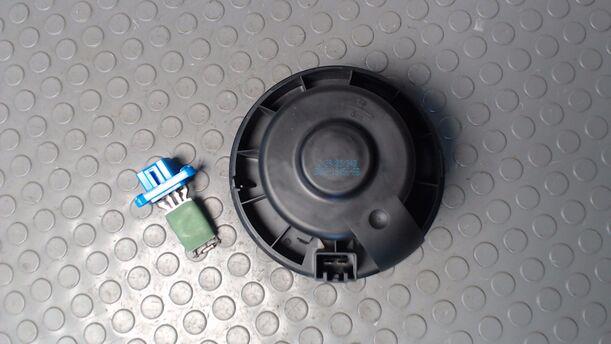 Foto: HEIZUNGSGEBLÄSE eines Ford Focus C-MAX 1.8