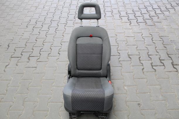 Foto: SITZ 2. REIHE RECHTS (MIT KINDERSITZ) eines VW Sharan 1.9 TDI