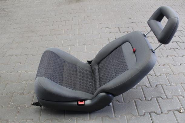 Foto: SITZ 2. REIHE RECHTS (MIT KINDERSITZ) eines VW Sharan 1.9 TDI