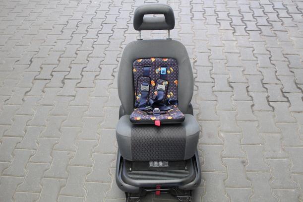 Foto: SITZ 2. REIHE RECHTS (MIT KINDERSITZ) eines VW Sharan 1.9 TDI