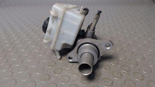 Foto: HAUPTBREMSZYLINDER eines Opel Zafira 1.8 GLX