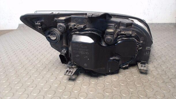 Foto: SCHEINWERFER LINKS eines Ford Focus Turnier 1.8 TS