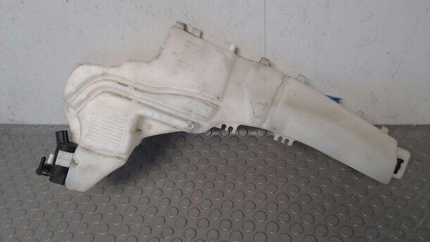 Foto: SCHEIBENWASCHBEHÄLTER eines Ford Focus Turnier 1.8 TS