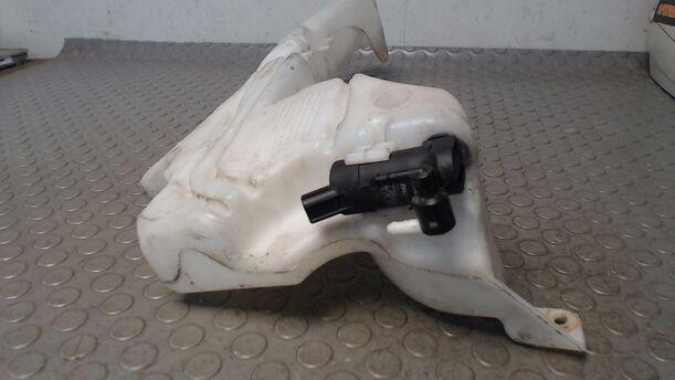 Foto: SCHEIBENWASCHBEHÄLTER eines Ford Focus Turnier 1.8 TS