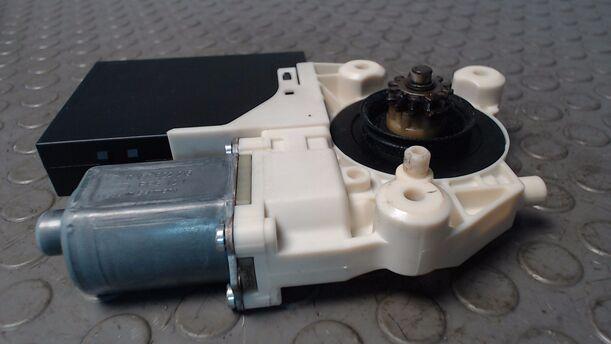 Foto: FENSTERHEBERMOTOR VORN LINKS eines Ford Focus Turnier 1.8 TS