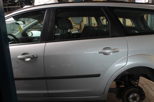 Foto: TÜR HINTEN LINKS ( VOR FACELIFT ) eines Ford Focus Turnier 1.8 TS