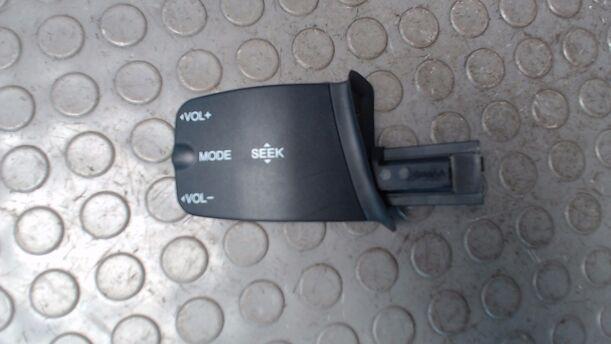 Foto: SCHALTER RADIOBEDIENUNG eines Ford Focus Turnier 1.8 TS