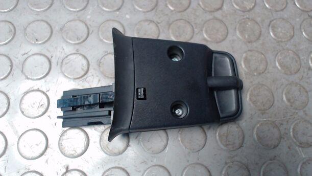 Foto: SCHALTER RADIOBEDIENUNG eines Ford Focus Turnier 1.8 TS
