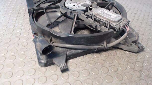Foto: ELEKTROLÜFTER eines Ford Focus Turnier 1.8 TS