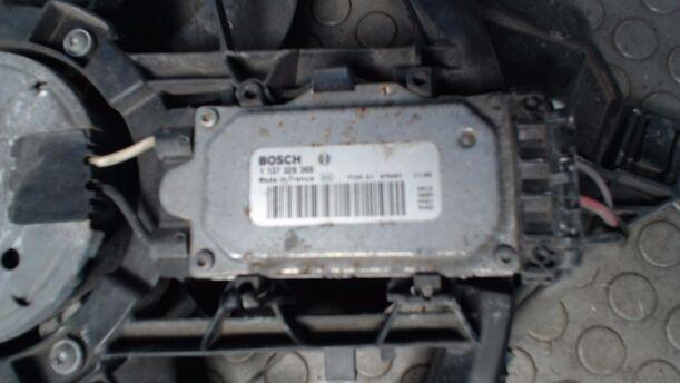 Foto: ELEKTROLÜFTER eines Ford Focus Turnier 1.8 TS