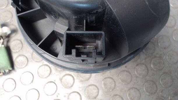 Foto: HEIZUNGSGEBLÄSE eines Ford Focus Turnier 1.8 TS