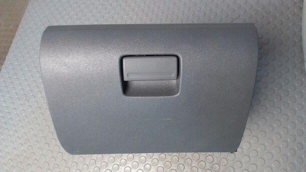 Foto: HANDSCHUHFACH eines Ford Focus Turnier 1.8 TS