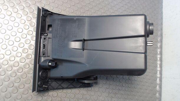 Foto: HANDSCHUHFACH eines Ford Focus Turnier 1.8 TS