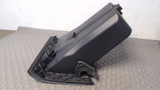 Foto: HANDSCHUHFACH eines Ford Focus Turnier 1.8 TS