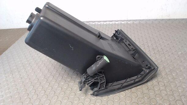 Foto: HANDSCHUHFACH eines Ford Focus Turnier 1.8 TS