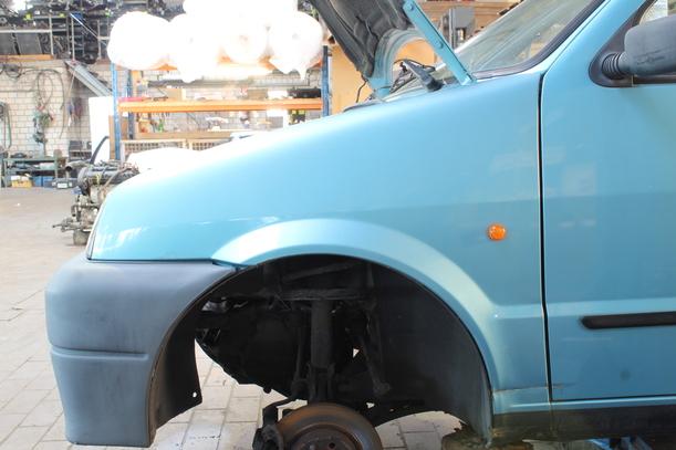 Foto: KOTFLÜGEL LINKS eines Fiat Cinquecento 0.9 i.e.