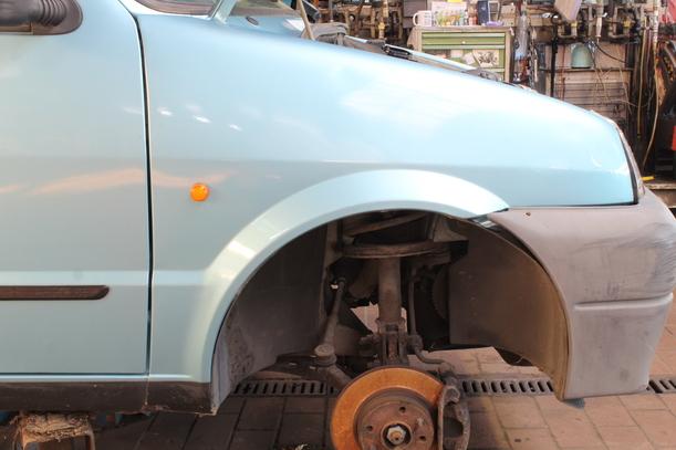Foto: KOTFLÜGEL RECHTS eines Fiat Cinquecento 0.9 i.e.