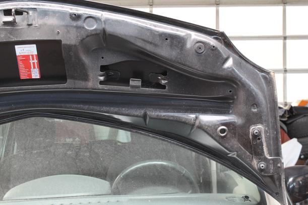 Foto: MOTORHAUBE eines Renault Modus 1.2 16V