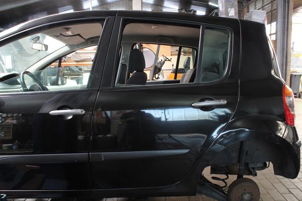 Foto: TÜR HINTEN LINKS eines Renault Modus 1.2 16V