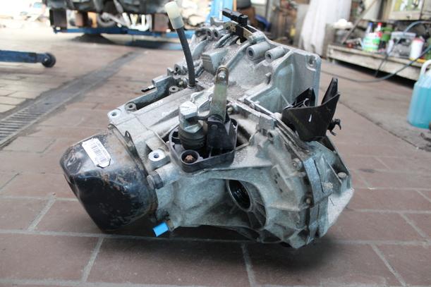 Foto: SCHALTGETRIEBE 5-GANG JH3128 (Ungeprüft) eines Renault Modus 1.2 16V